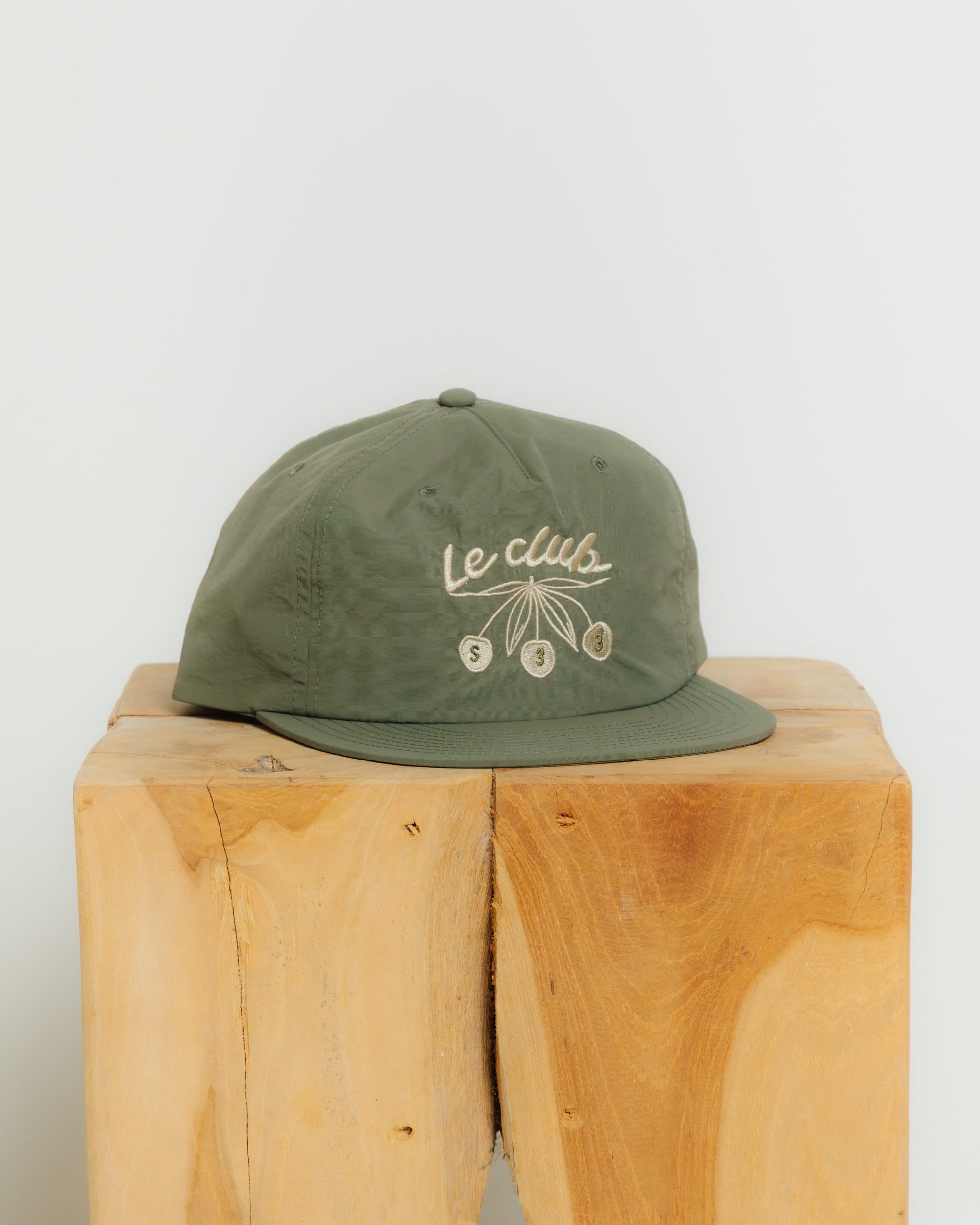 LE CLUB 33 cap